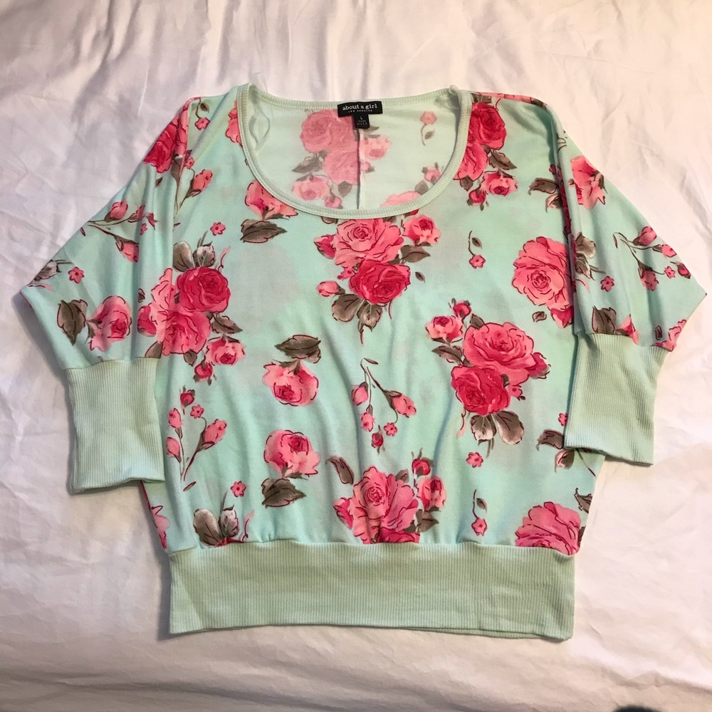 Mid-sleeve light sweater